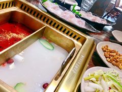 -东巴婆婆云南鱼豆花火锅(大东门店)