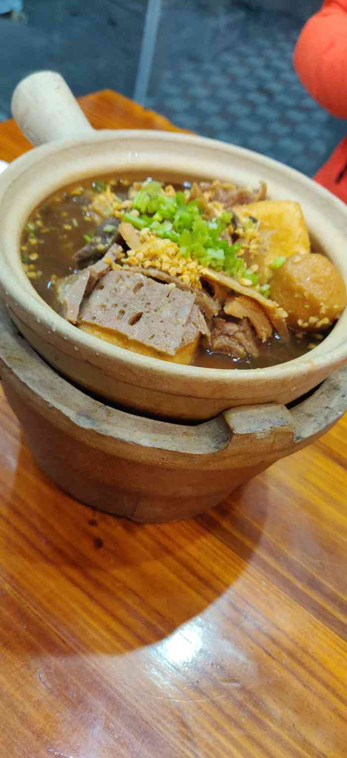 两广牛杂(百丈南路店)-"城市的烟火气,都深藏在这些小街小巷里的某.