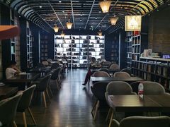 -钟书阁(松江泰晤士小镇店)