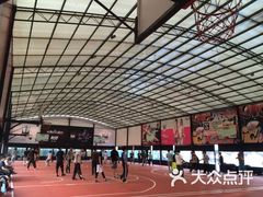 -洛克公园·篮球·足球·羽毛球(莘庄店)