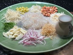 顺德珍品鲩鱼生-得意咚瓜·顺德鱼生·冬瓜火锅(深圳首店)