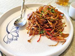 猪颈肉炒茶树菇-潮府馆·非遗潮州菜·港式点心(世纪公园店)
