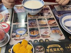 -广信牛奶甜品世家(台东店)
