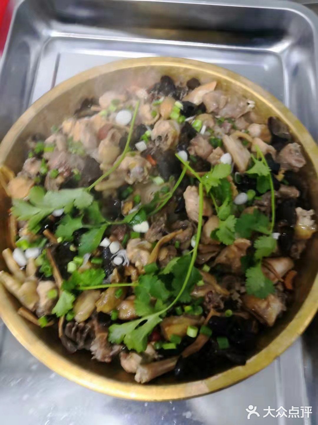 胡须鸡养足140天，吃杂粮的走地鸡味道美。