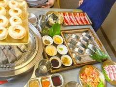 -围炉肉舍•炭烤活鳗•丹东海鲜烤肉(步行街店)