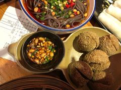 -野山舂·贵州现舂酸汤火锅(鸿通城店)