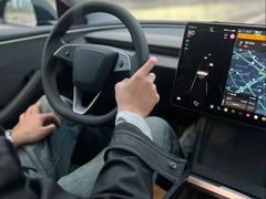 -TESLA 特斯拉(上海太古汇体验店)