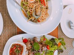 -Chom Cafe and Restaurant