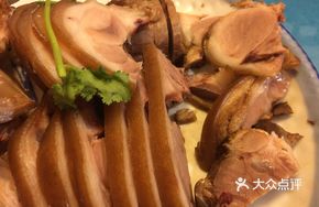 Braised Pork Knuckle in Large Plate