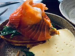 华夫饼配水波蛋烟熏三文鱼-BOR Eatery(安福路店)