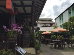 -Dash Teak House