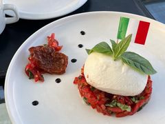 水牛奶酪配西红柿罗勒叶-EATALIA意塔利意式餐厅(鼓楼店)