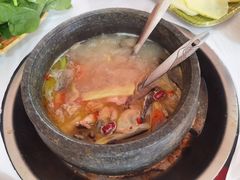 -鲁朗纳麦石锅鸡庄园