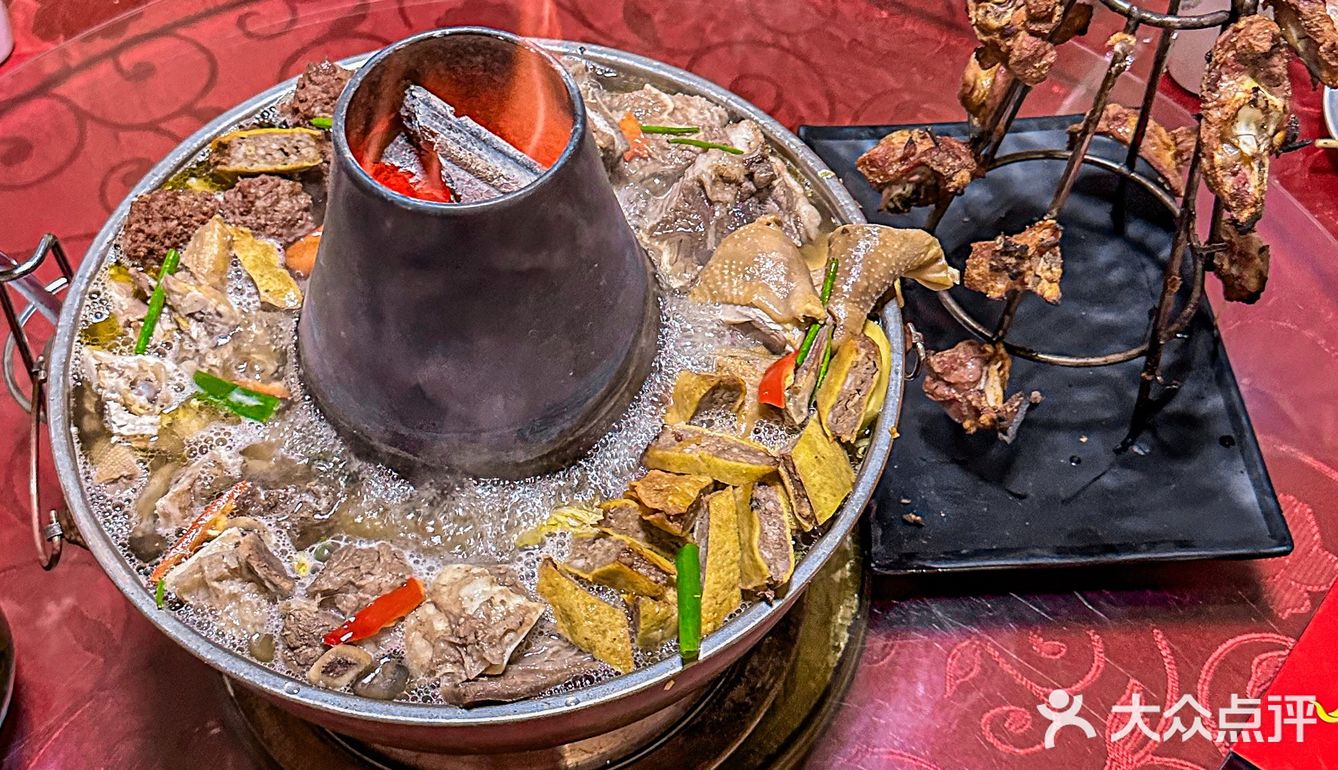 除了各种面片馕碳水怎么能少得了牛羊肉