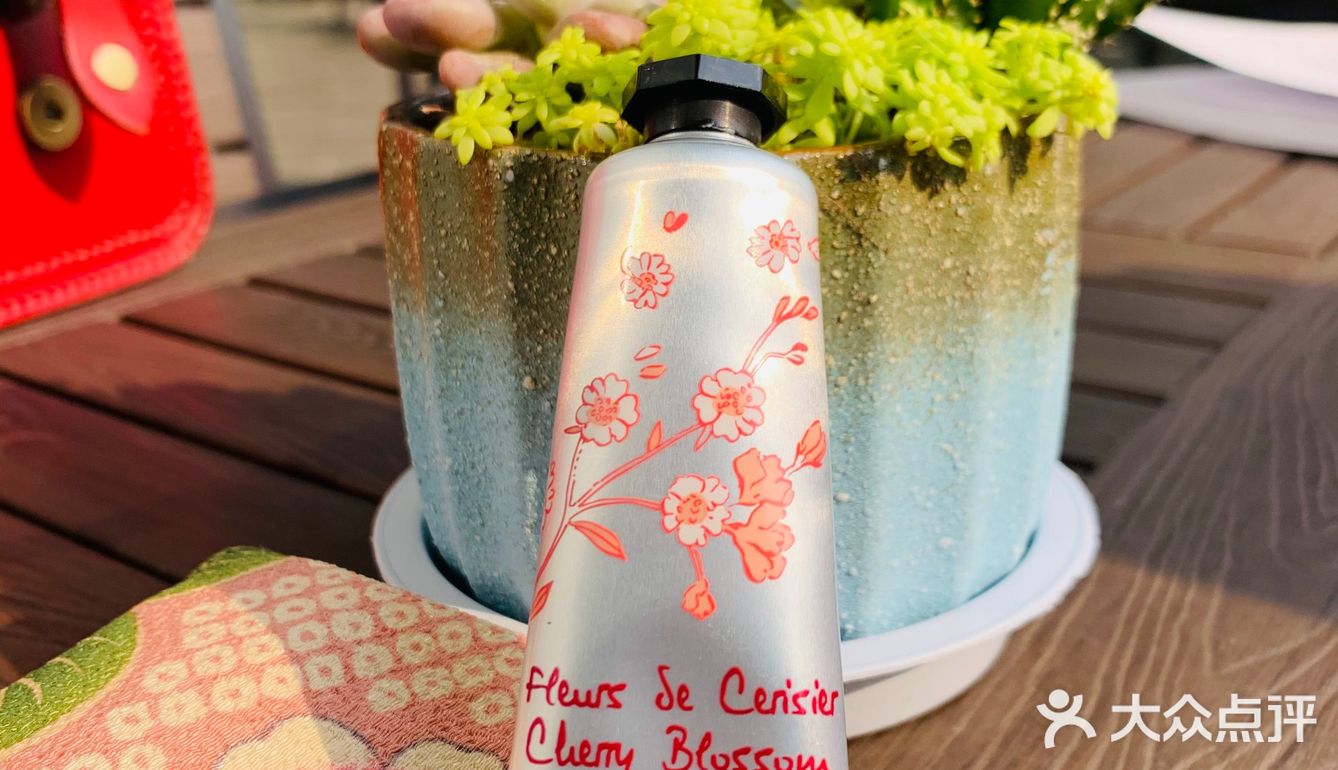 之前在网上看到一张图片后，就非常想去万豪感受一下下午茶