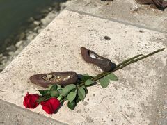 -多瑙河畔鞋履雕塑