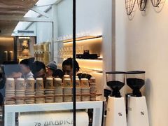 面包甜点陈列柜-% Arabica阿拉比卡咖啡(武康路店)