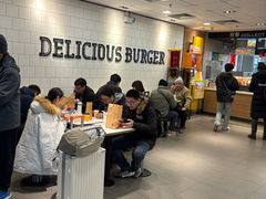 -麦当劳(上海虹桥站30B检票口楼上)