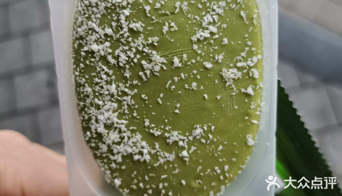 奥雪出新品啦，购于罗森便利店，个人推荐芥末绿呀