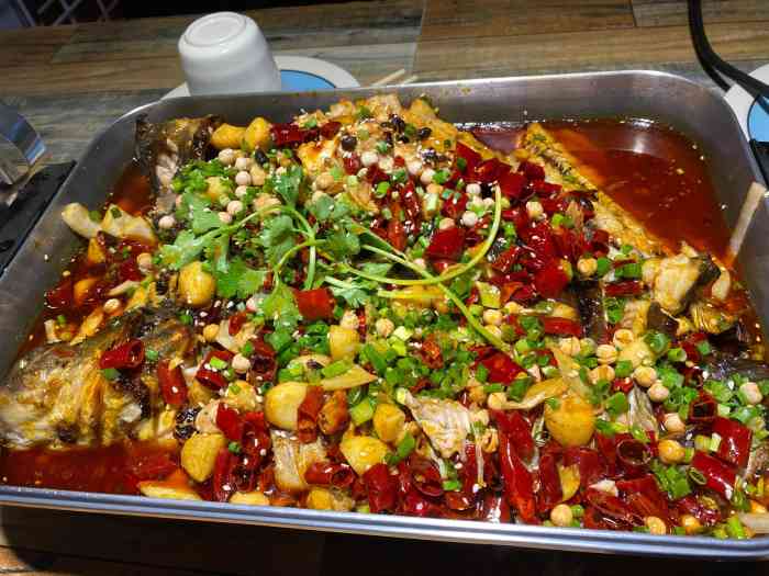 不错 和对象一起来的 对象想吃烤鱼 就来这家了 离得近 吃起来确实不