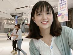 -冰纷万象滑冰场(南山万象天地店)