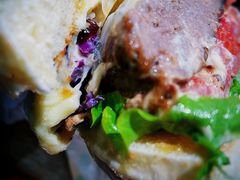 超厚芝士牛肉汉堡-魏斯理汉堡(西安沣东吾悦店)