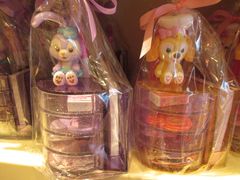 -小镇影院迪士尼小熊Duffy与他的朋友合影地