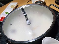 -洪氏嗨捞·广东猪肚鸡·椰子鸡火锅(西咸万象城店)