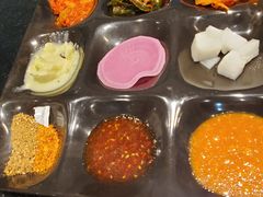 九宫格小菜-烤路里·韩国品质自助烤肉(石路天虹4号店)