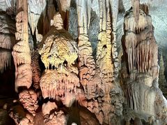 -波斯托伊纳溶洞