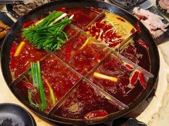 -渝嘴小老弟老火锅(华新村店)