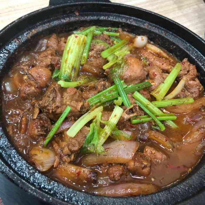 何佬记重庆鸡公煲(塘尾店)-"份量足够鸡很嫩就是太咸了价格实惠.