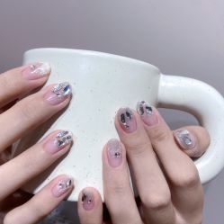 -花岐款式专研健康美甲沙龙