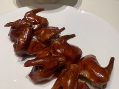 玻璃脆皮香茅石歧乳鸽-炳胜私厨(万象前海店)