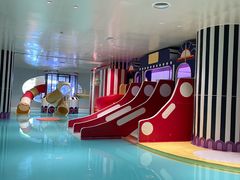 -涨巢·潮玩水疗局