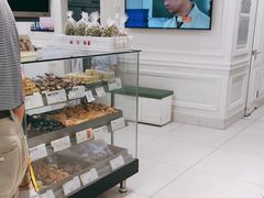 面包甜点陈列柜-上海哈尔滨食品厂(淮海中路店)