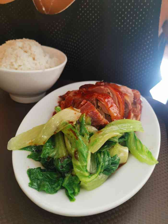 利苑烧味(公正路店)-"烧味独爱它家,最爱烧鹅腿[调皮][呲牙].