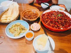 -有红鸡毛店·川菜(建设路店)