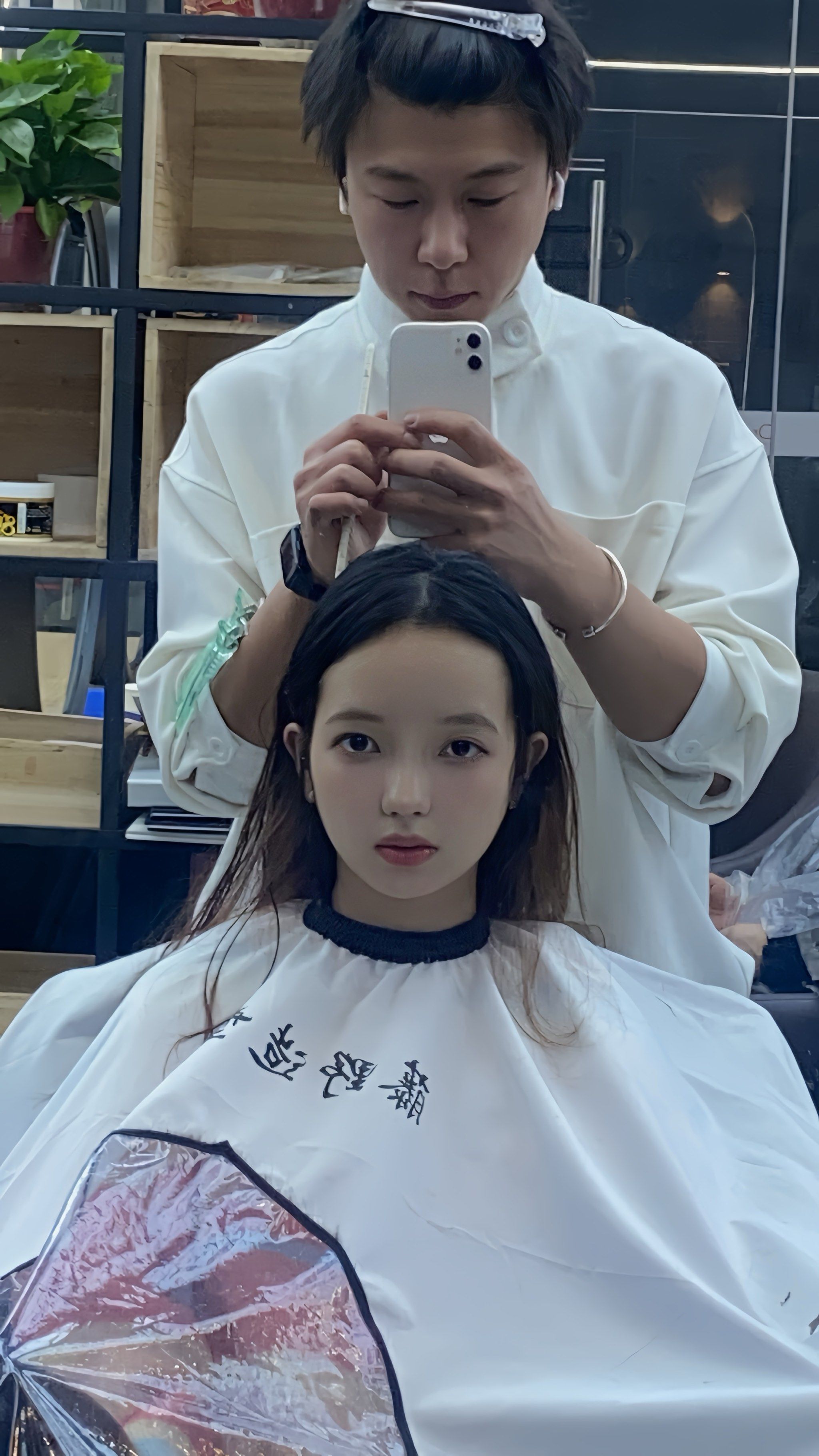 圆脸 额头高适合什么发型呢