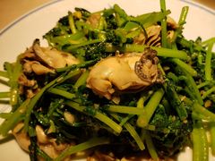 茼蒿炒海蛎子-日丰园海肠水饺·老字号大连海鲜(和平广场店)