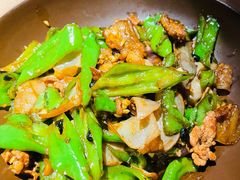 碾辣椒炒肉-吃饭皇帝大土家民族菜(正大广场店)