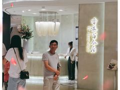 -香港百合居(LCM置汇旭辉广场店)