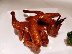 脆皮乳鸽-利苑酒家(合景国际金融广场店)