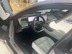 -小鹏汽车(上海静安大融城店)