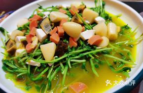 Golden Soup with Highland Bean Sprouts