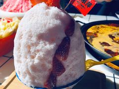 草莓雪顶牛奶刨冰-陆依萍重庆火锅商行(龙湖时代天街店)