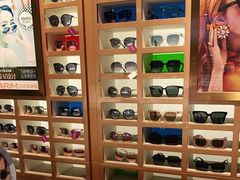 -西南眼镜·蔡司·依视路战略合作店(南街店)