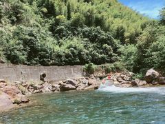 -安吉龙王山峡谷漂流