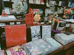 -钟书阁(松江泰晤士小镇店)