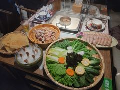 -尚尚仙·酸汤猪手·猪肚鸡火锅(华联万柳购物中心店)